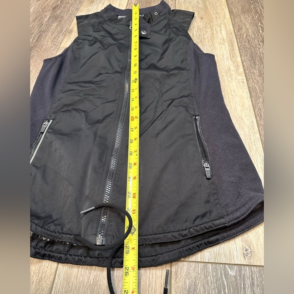 đď¸ Fabletics VEST great condition. - Picture 6 of 10